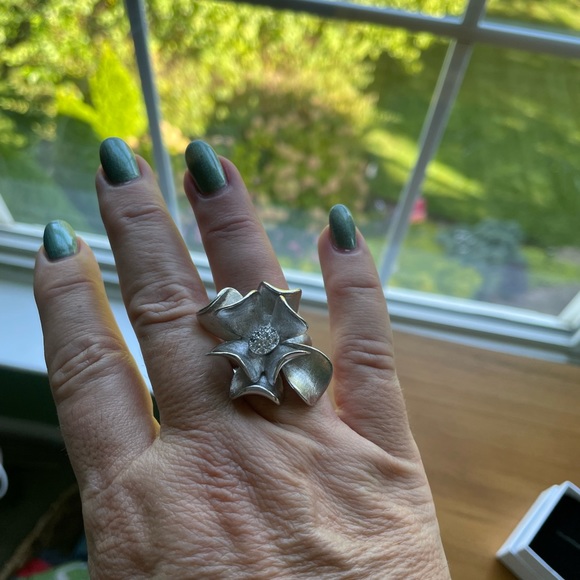 Premier Designs Floral Statement Cocktail Ring - Picture 3 of 3